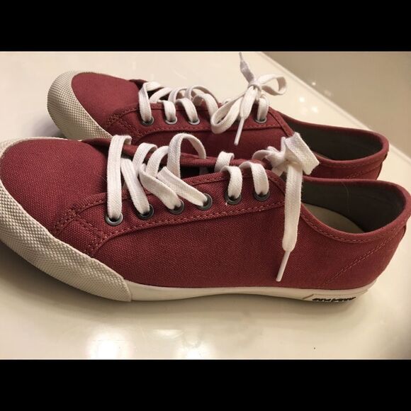 SUPER CUTE Rust Stitch Fix Fashion Sneakers - Picture 3 of 8